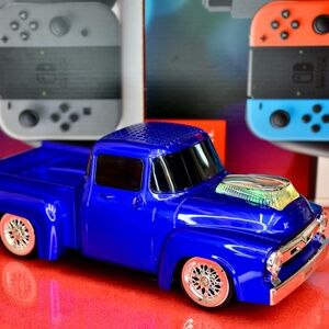 CLASSIC TRUCK PORTABLE BLUETOOTH/SPEAKER